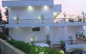 Mount 'N' Mist Hotel